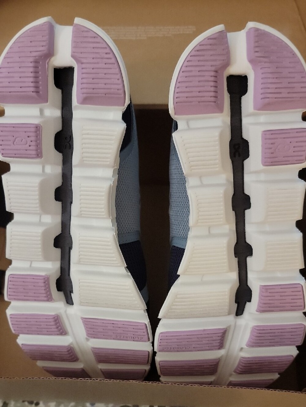 On Running Women's Cloud 5 Push Trainer In Cobble and Flint - Picture 4 of 5